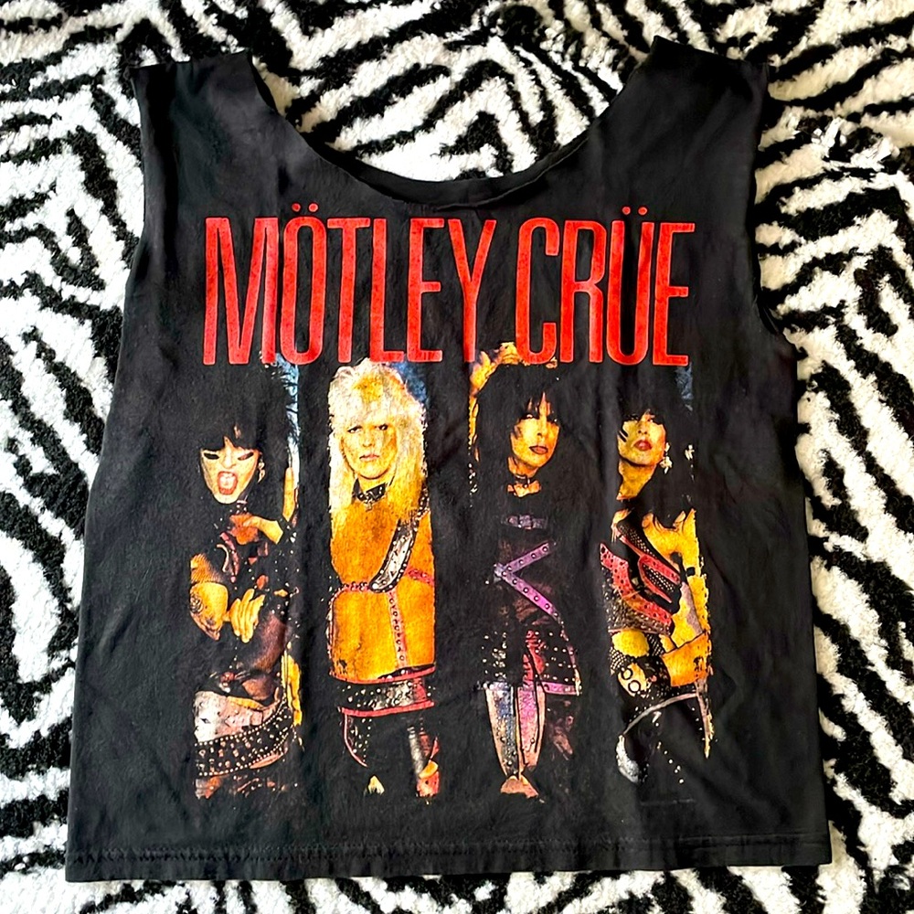 Motley Crue Band T-Shirt. Custom Cut. Size Small. Looks that Kill. 80’s Metal.